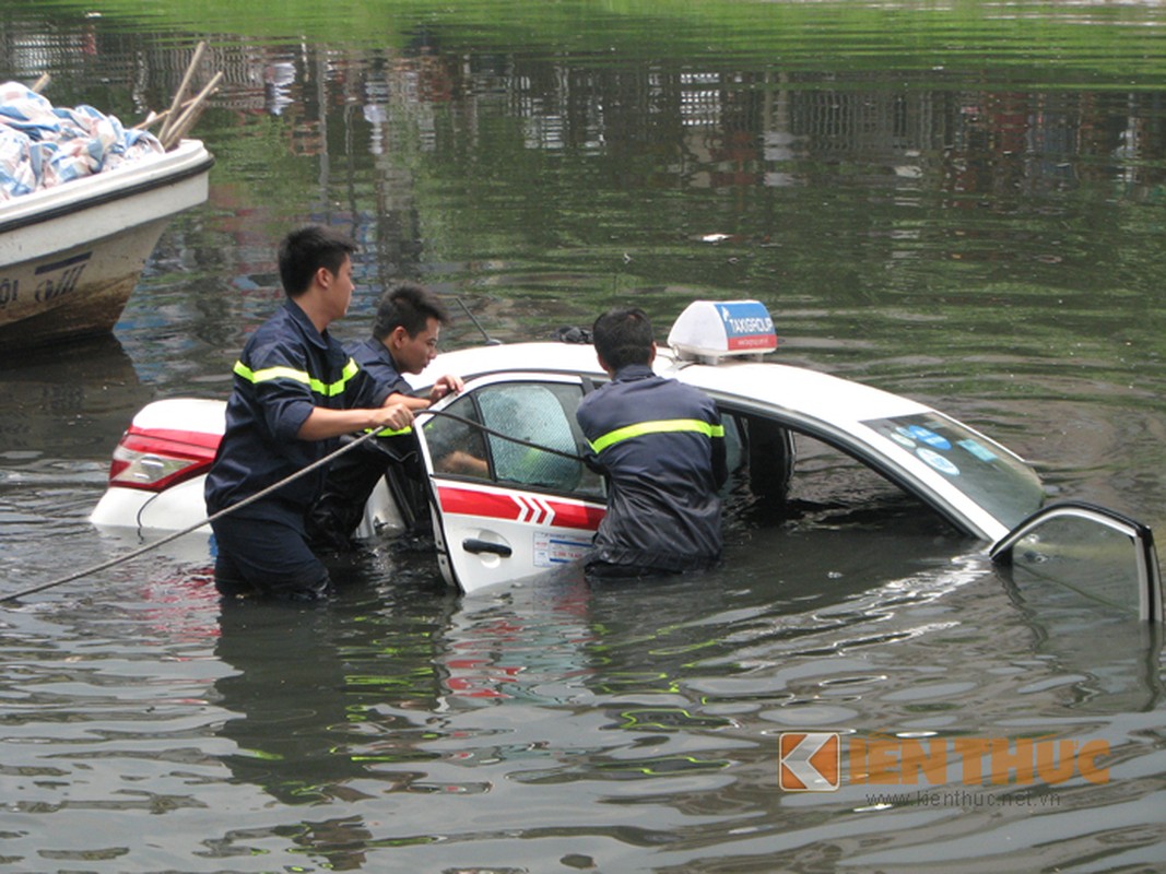 Taxi Group lao thang xuong song To Lich roi chim nghim-Hinh-10